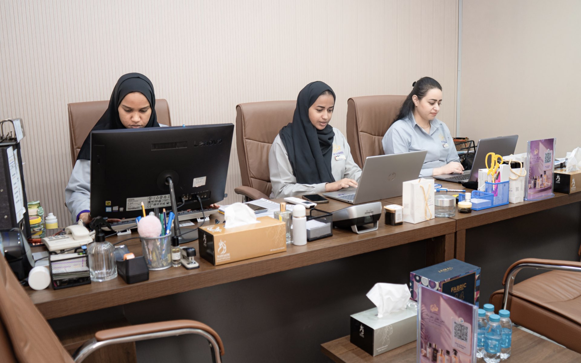 كبار الحرفيين والفريق